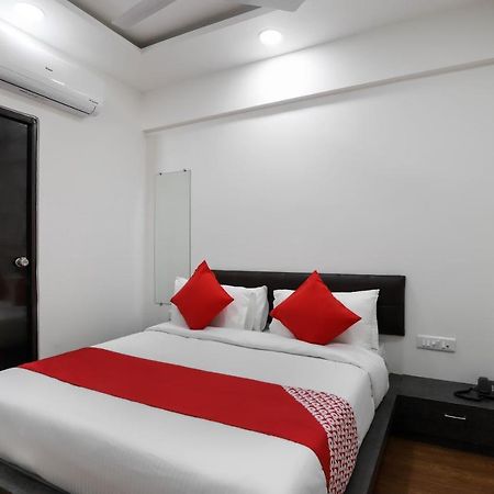 Oyo 40139 Hotel Peradiot Ahmedabad Exterior foto